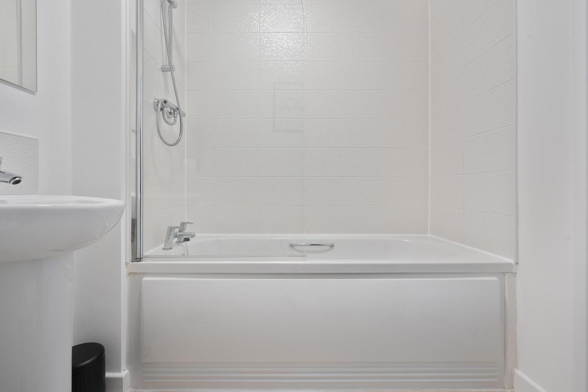 Mersey Way, Spacious 3 Bed Home, Close To Sheffield City Centre & Free Driveway Parking - Perfect For Workers, Groups & Families - Hosted By Stay Host Save Zewnętrze zdjęcie