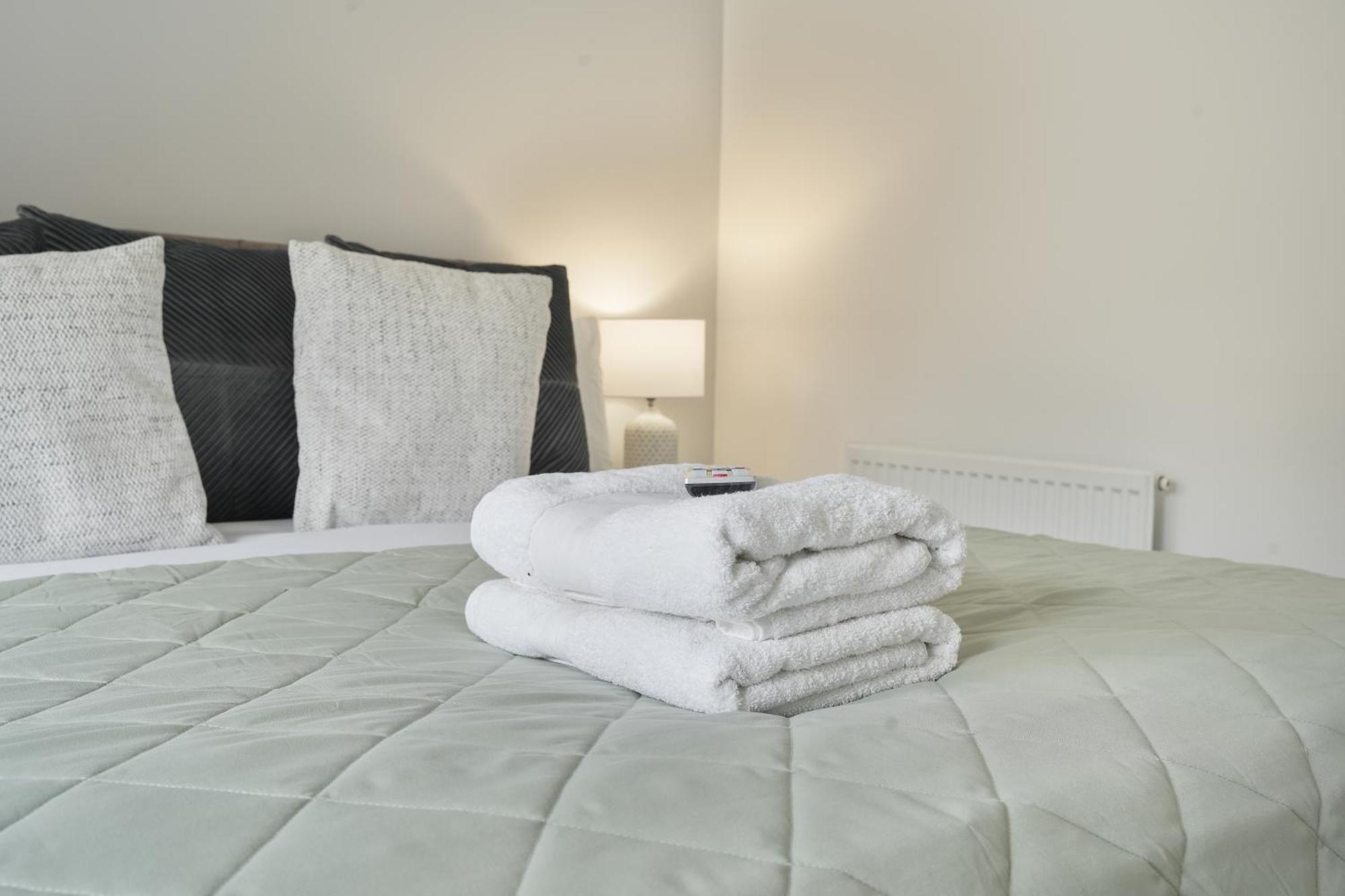 Mersey Way, Spacious 3 Bed Home, Close To Sheffield City Centre & Free Driveway Parking - Perfect For Workers, Groups & Families - Hosted By Stay Host Save Zewnętrze zdjęcie
